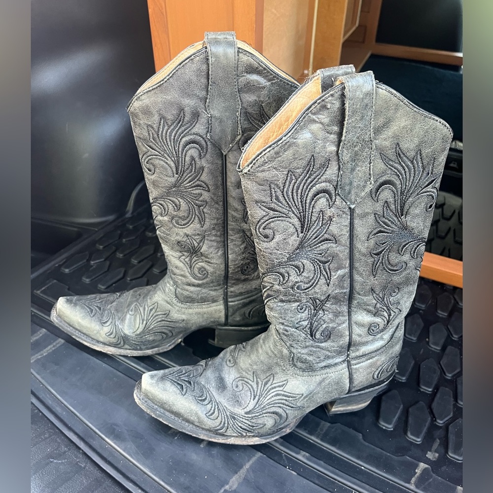 Circle G black women's cowboy boots size 8.5